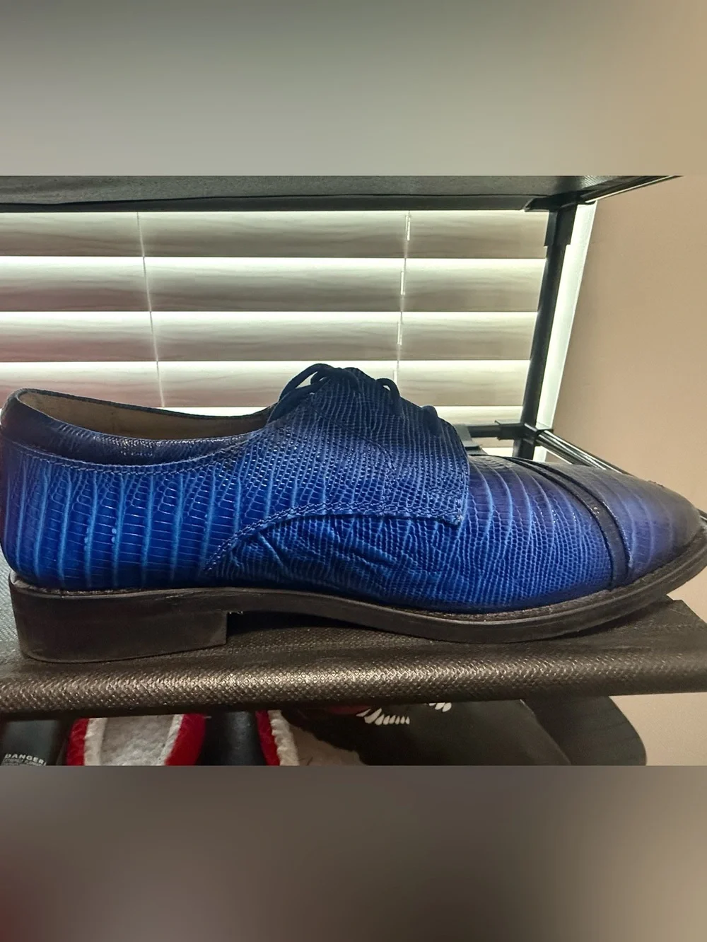 Men's Blue Textured Lace-Up Derby Shoe